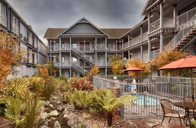 Best Western Plus Bayshore Inn