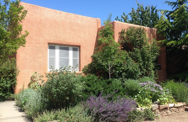 Big Historic Home in Heart of Old Santa Fe, Quiet, Hot Tub,Private Walled Patio.