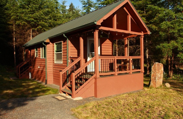 Big Rock Cabin; cozy & private on 13 acres