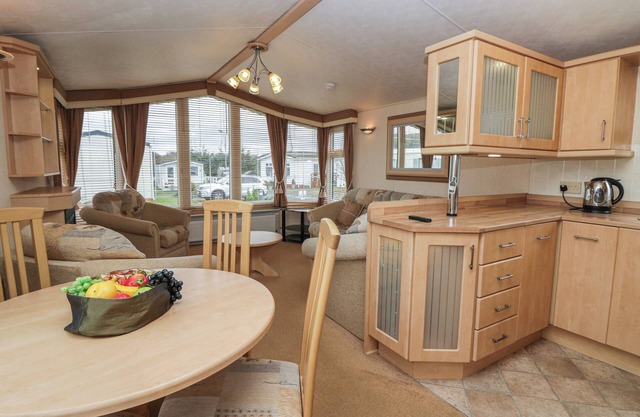 BIRCH, pet friendly, with a garden in Denny