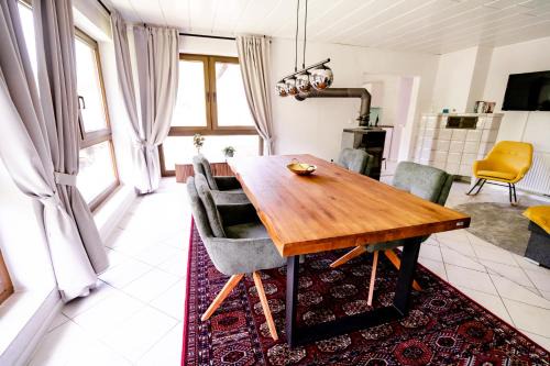 birds-nest Ferienwohnung Waldblick Kamin