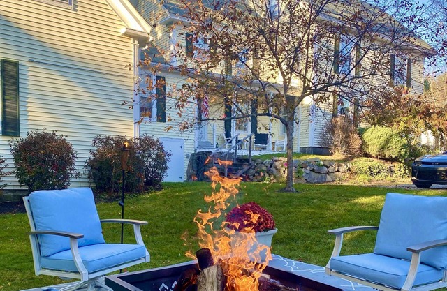 Birdsong Hilltop 2BR w/Private Balcony + 2 Fire Pits + Peaceful Setting
