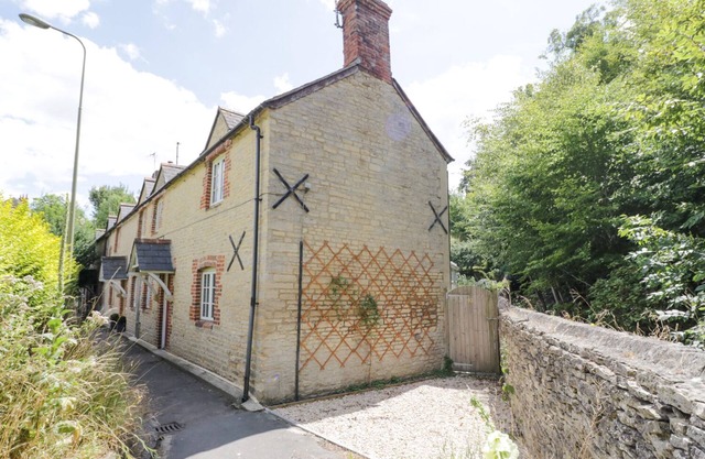 BLENHEIM EDGE, THE CAUSEWAY, pet friendly in Woodstock