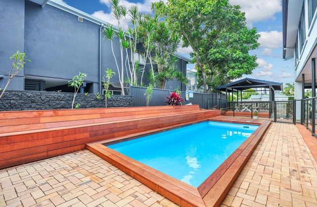 Bliss At Broadbeach - Large canal facing property