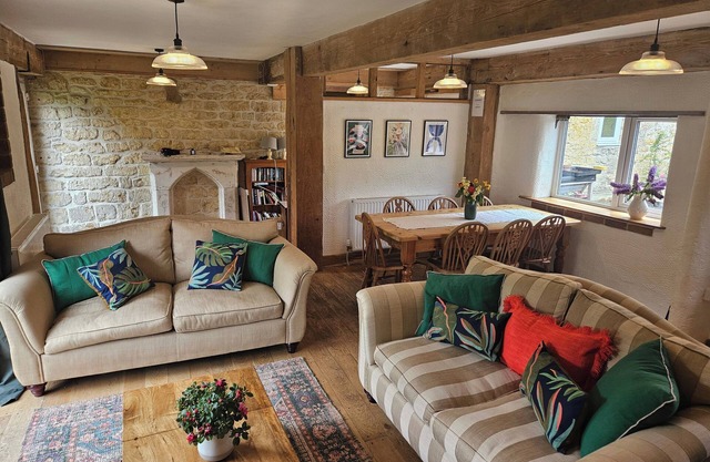 Bloom Cottage – 3 bedroom countryside family retreat w/garden & views