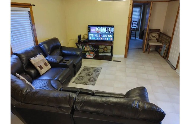 Bloomingdale Country Cottage 2bed 2bath