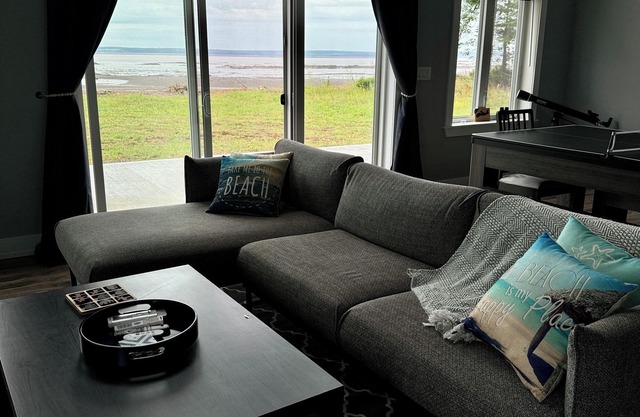 Blue Beach House by the Bay. Waterfront with pool table and fast wifi.
