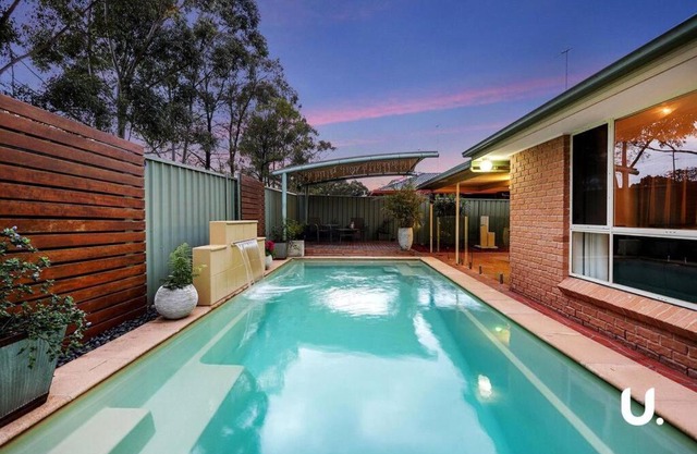 Blue Haven Retreat - Glenmore Park Pool Home