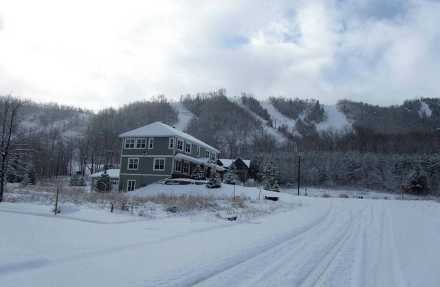 Blue Mountain Bliss: Ski-In/Ski-Out Luxury Escape