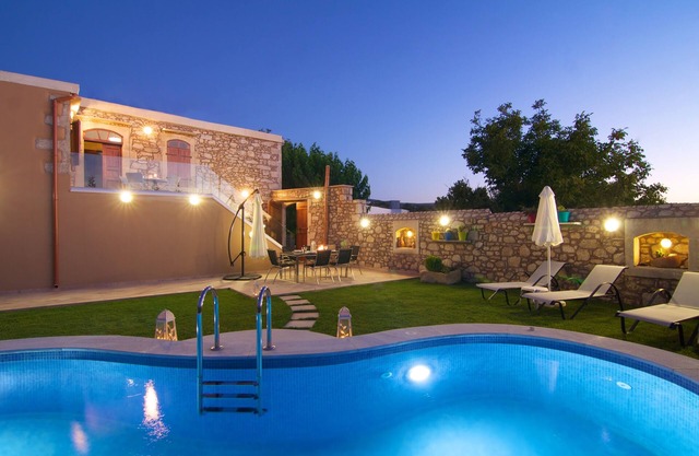 Blue Paradise villa With Pool And Jacuzzi For 5 People