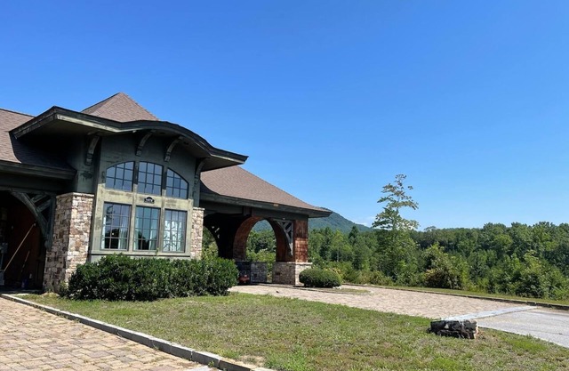 Blue Ridge Mountain Cottage Hot tub, Near Asheville/Charlotte, Great View