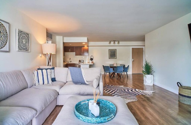 Blue Water Views Luxury Retreat In Marina del Rey