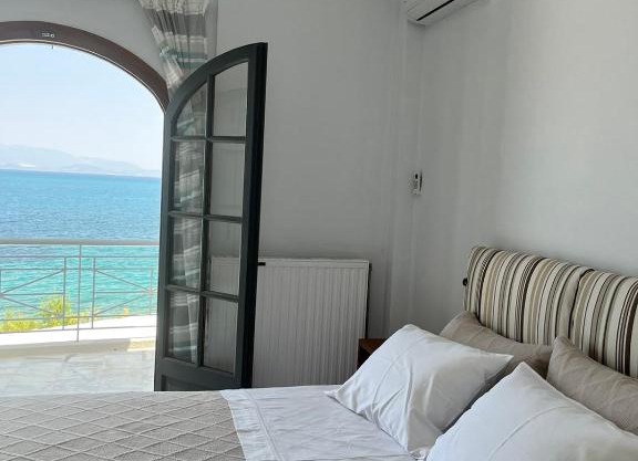 Blue Wave Apartment