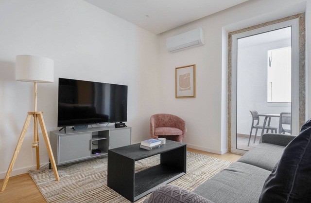 Blueground | Campo de Ourique, fully furnished