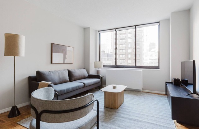 Blueground | Kips Bay, pool & gym, nr Empire