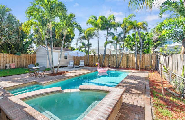 Bohemian Retreat-Heated Pool, Jacuzzi & Pool Table