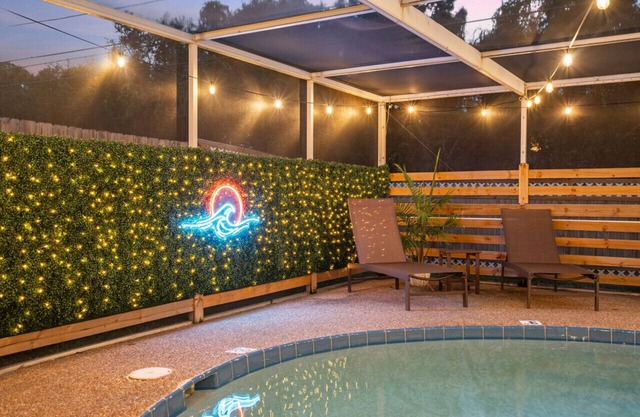 Boho Heated Pool House w/Gym <20min to Beaches!