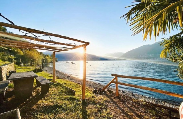 Boho Lake House - Private Beach 600m from the property - Free Parking - Home Cinema Room