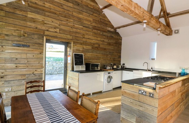 BONNIE BARN, family friendly, with a garden in Usk