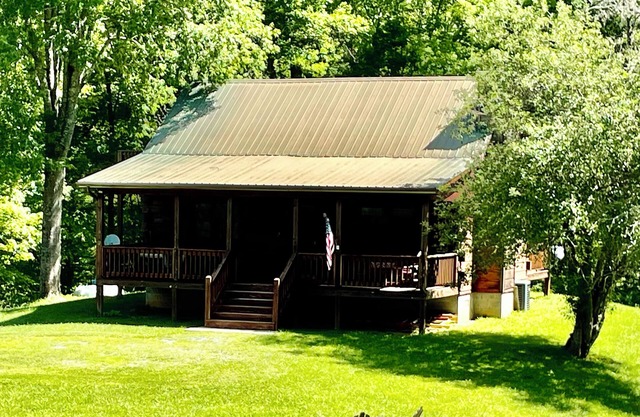 BOOK NOW! BIG JUNE DISCOUNTS! JULY 4th STILL OPEN! Fishing,Rafting, and Hiking🎣