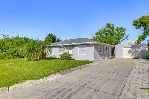 Book Your Perfect Stay at our Cozy & Affordable 3BR2BA Home Near Englewood Beach