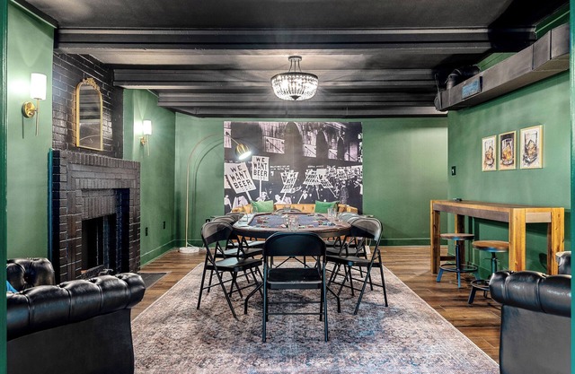 Bourbon Trail | Hot Tub | Speakeasy | Game Rm