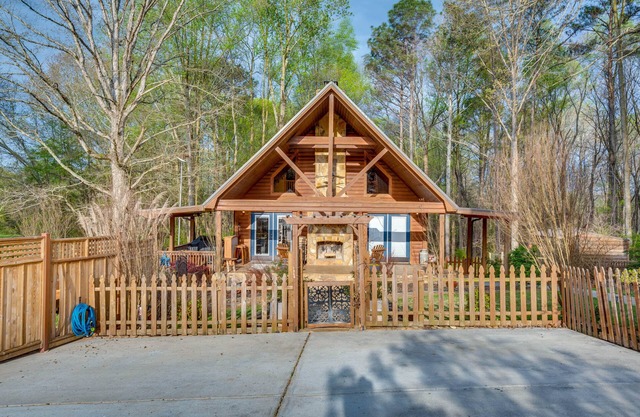 Bowdon Cabin Stay Near Atlanta, Private Pool!
