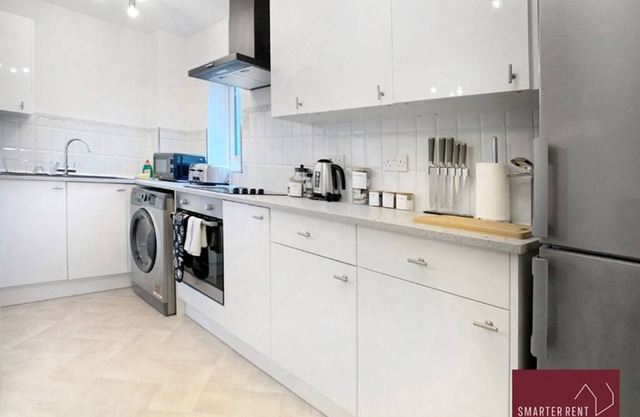 Bracknell - Parking, Open Plan,1Bed