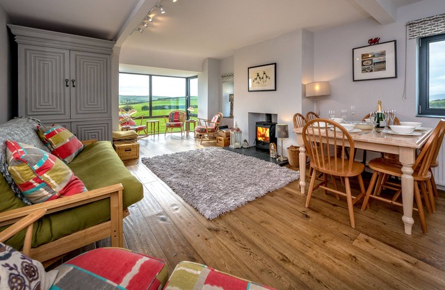 Brambles - Three Bedroom House, Sleeps 5