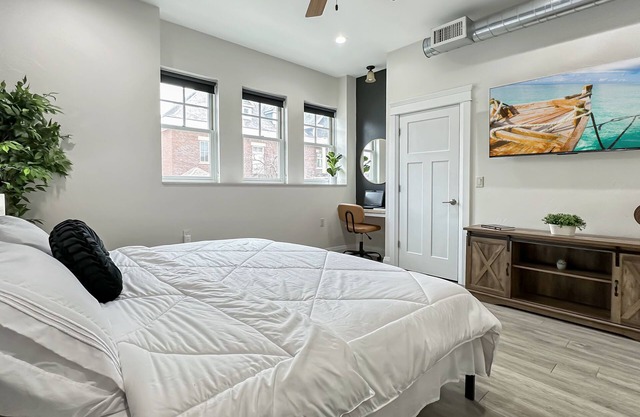 BRAND NEW Art District Loft 16
