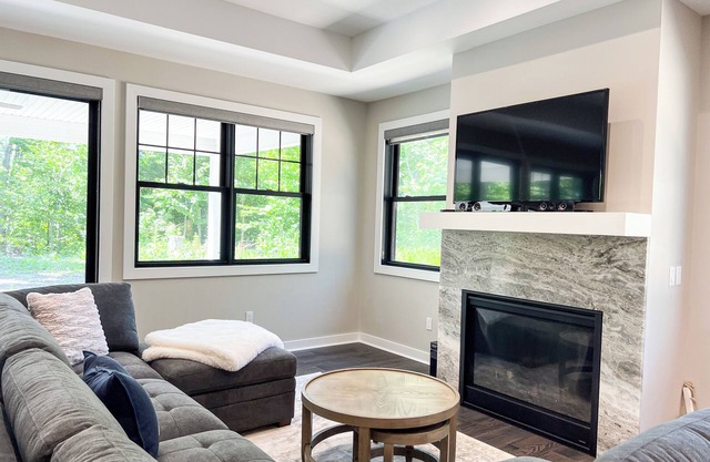 Brand New Birchwood Townhouse - 3 Bedrooms, 2 Bathrooms, Sleeps 6!