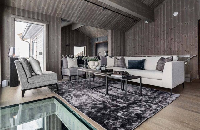 Brand new cabin with 10 beds, high standard and ski-in-ski-out