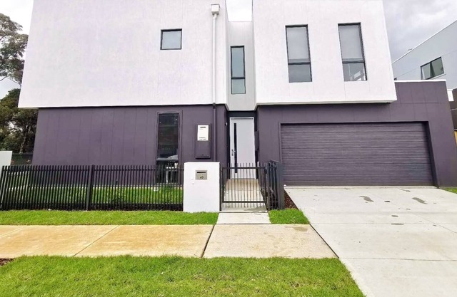 Brand New Modern 4 Br Home in Austral