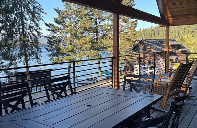 Brand New Modern Chalet on Hayden Lake Sleeps 12 w/Private Dock & Views
