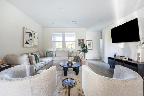Brand New Stunning 4BR Townhome