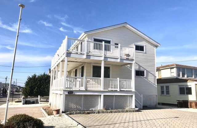Brant Beach Oceanside Pet Friendly Second Floor Duplex Ocean Views 14018