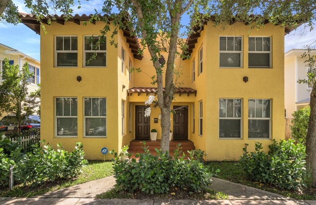 Breathtaking Residence in Rosemary Square WPB