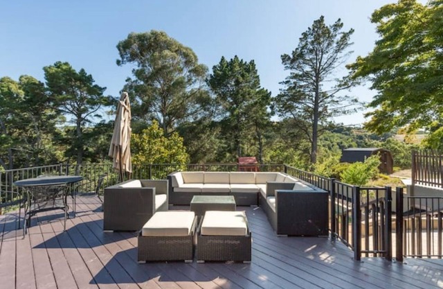 BREATHTAKING VIEWS Executive Lafayette Family Home