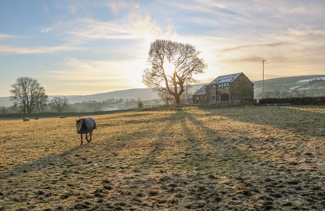 BRIAR BARN, pet friendly, luxury holiday cottage in St John's Chapel