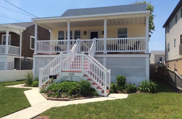 Brigantine~Summer 2026~only 2 block walk to beach~2 bdr house~1 bath~allow dogs