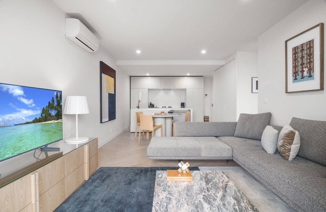 Bright 2-Bed Apartment in Fitzroy’s Heart