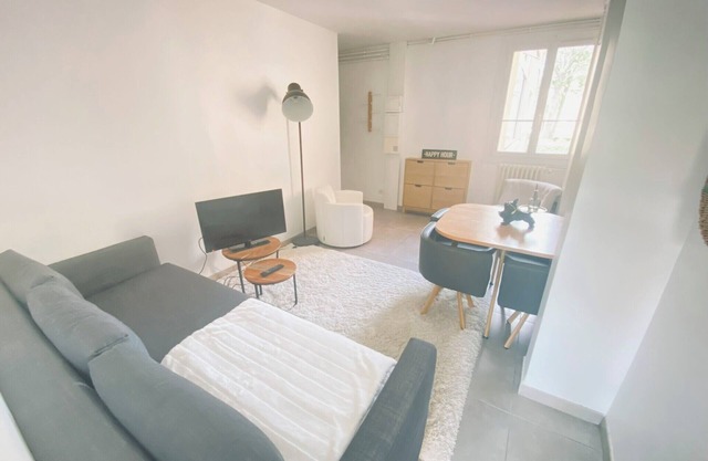 Bright 2-bedroom apartment