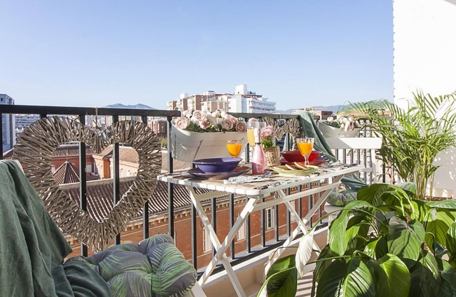 Bright 2-Bedroom Apartment Near Beach and Train Station in Central Málaga