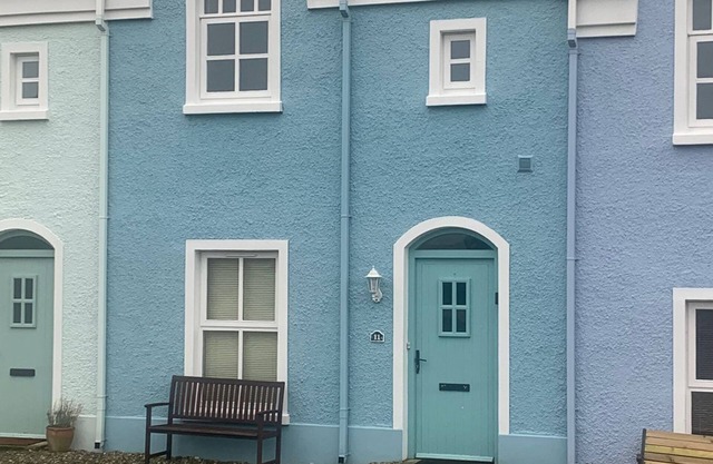 Bright and Airy cottage close to the beach
