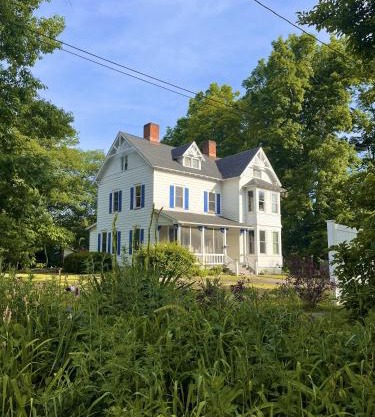 Bright and Cozy Room Saugerties