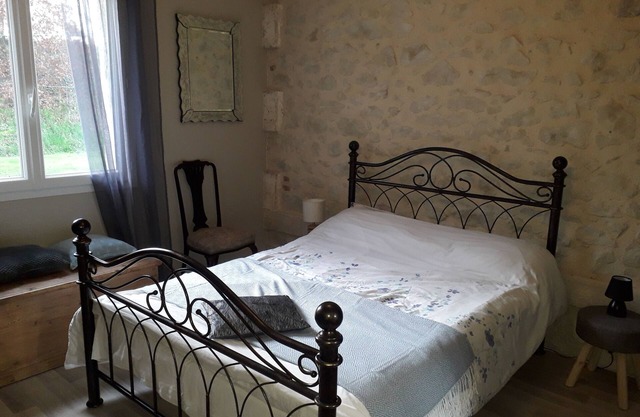 Bright and new ground floor double bedroom apartment with private garden