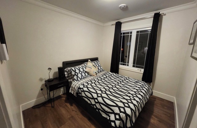 Bright and spacious home located minutes to downtown & Galway shopping district.