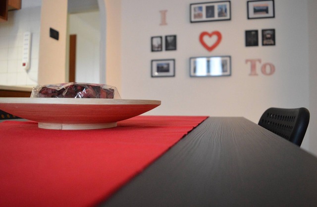 Bright apartment in the town center, very close to services, shops