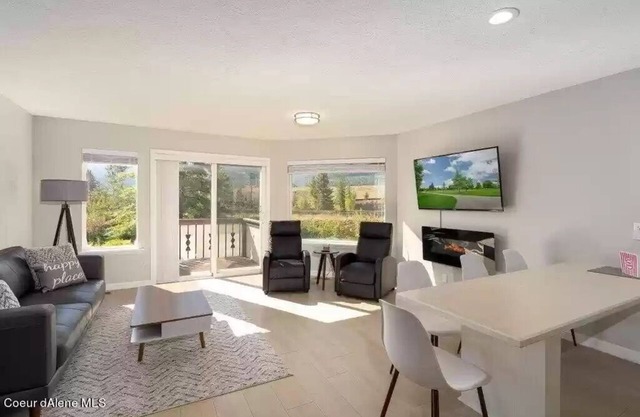 Bright Condo With Views & Easy Access to CDA River. Minutes From Gondola!