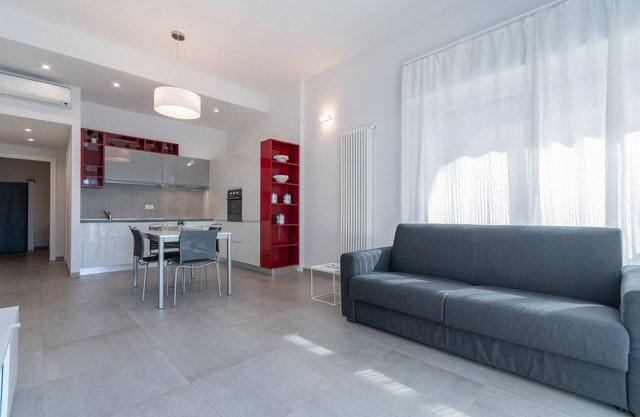 Bright cosy apartment for max. 4 people in front of Finalpia Pier, with seaview